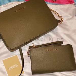 MICHAEL KORS crossbody purse and matching wallet